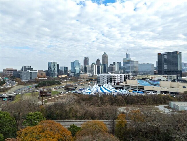 Building Photo - 302 Hascall Rd NW