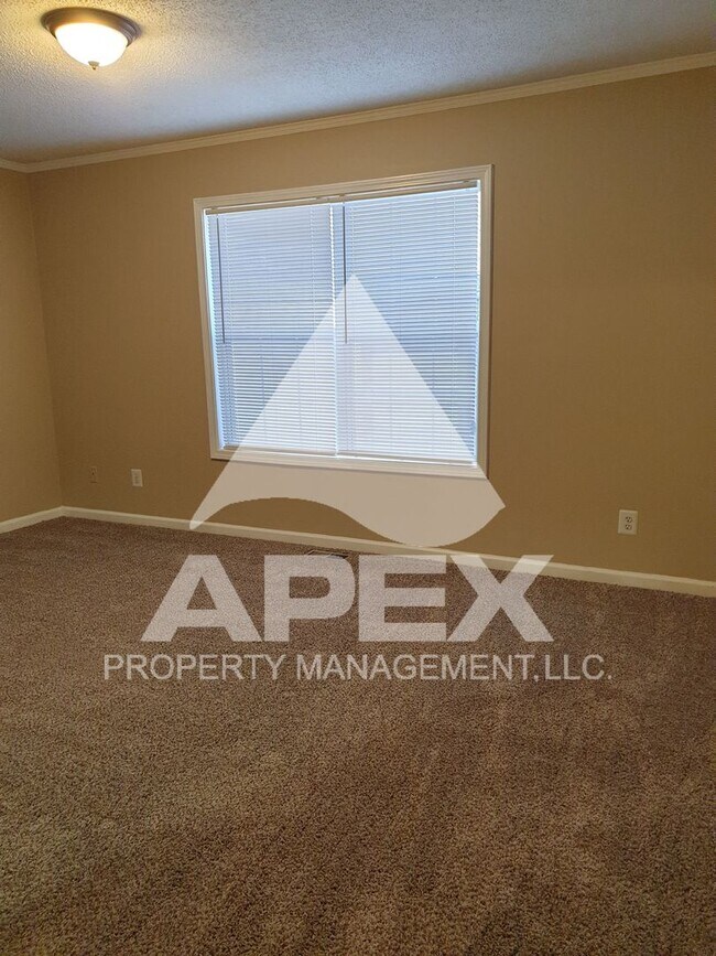 Building Photo - MOVE-IN SPECIAL, $1 RENT!! - NICE 3 Bd | 2 Ba Top Floor Condo in West Knoxville!