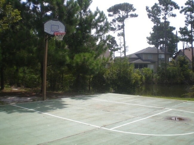 Building Photo - Escada large 2 story townhouse with fireplace, vaulted ceilings, master suite, 2 car garage, comm...