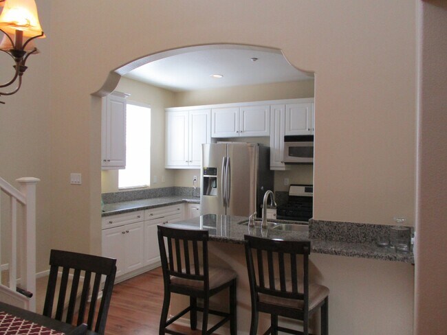 Building Photo - Calvera HIlls 2 bedroom 2 bath plus den To...