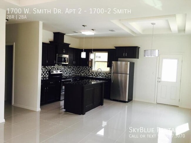 Building Photo - 1700 W Smith Dr