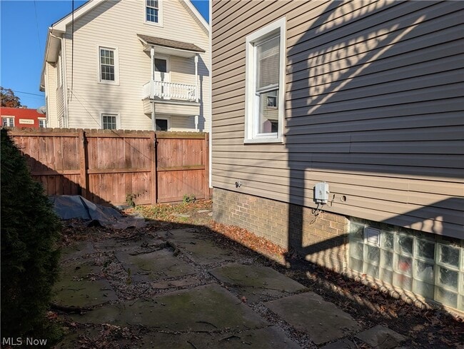 Building Photo - 1560 Coutant Ave