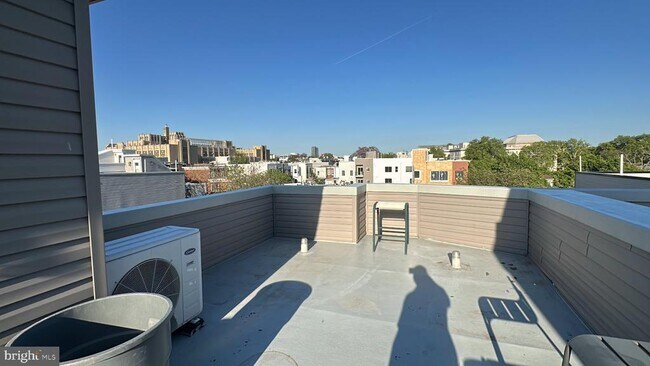 Building Photo - 1210 N Taylor St