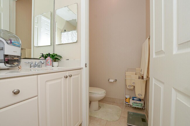 Building Photo - 9949 E Villa Cir