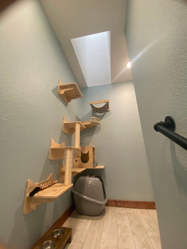 Building Photo - 16 Mariner Village Dr