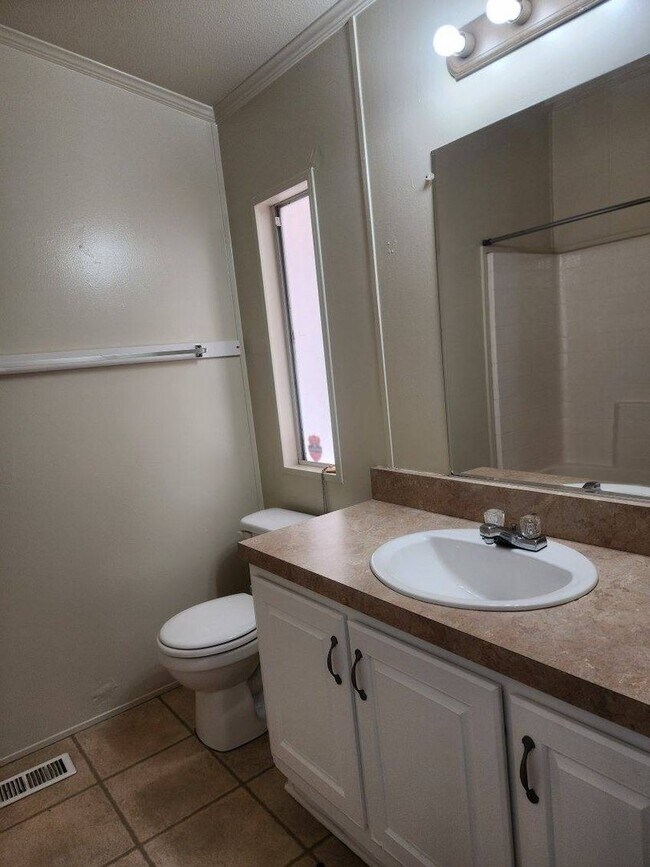 Building Photo - 505 33rd St