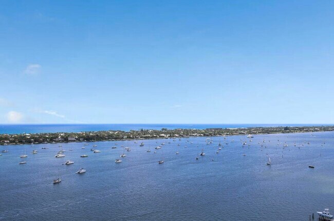 Building Photo - 5600 N Flagler Dr