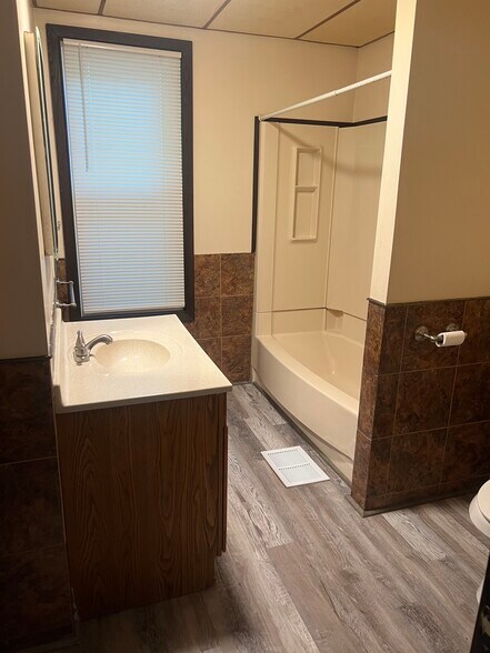 Building Photo - 4656 DuPont Ave N