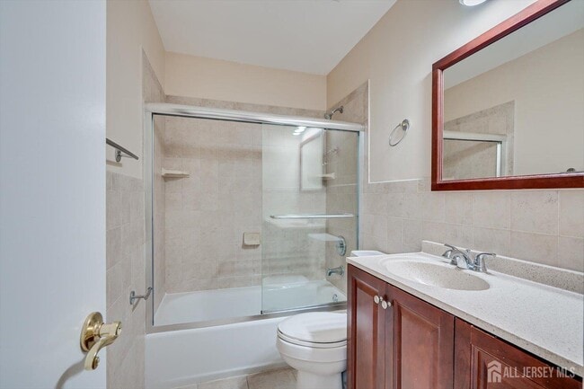 Building Photo - 919 Plymouth Rd