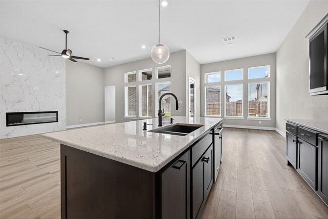 Building Photo - 2022 Serene Spgs Dr