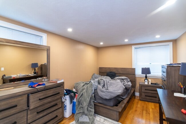 Building Photo - 9/1 No Fee! Spacious 1BR near Packard's Corner, BU, with AC!