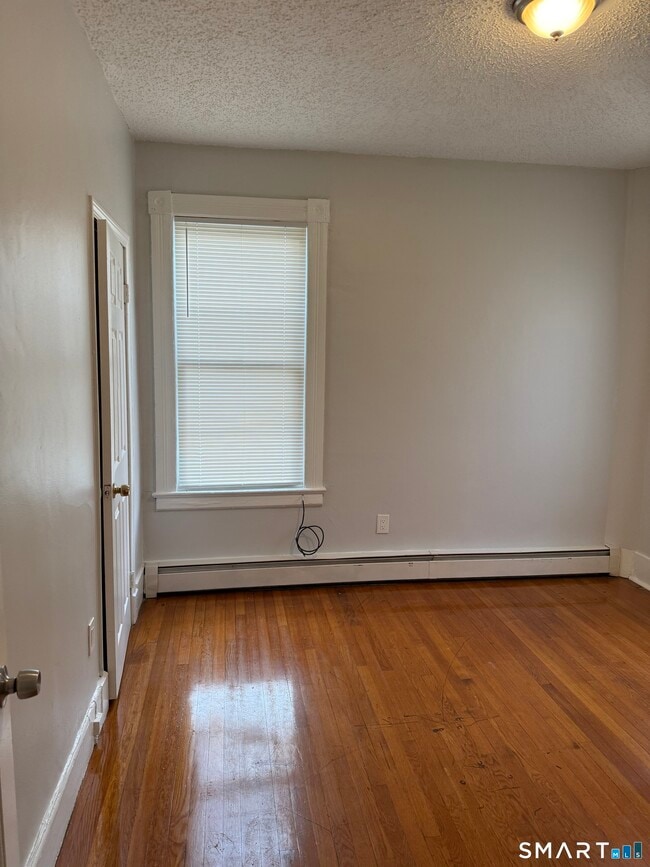 Building Photo - 192 Russ St