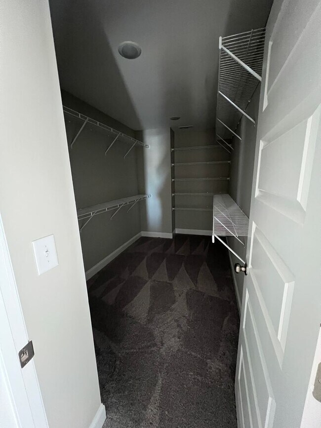 Building Photo - Townhome in Swann's Bridge