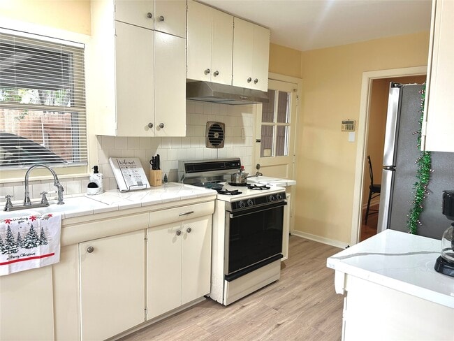 Building Photo - 4046 Woodfin St