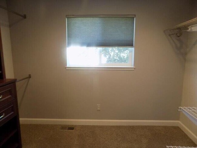 Building Photo - 2127 Hopkins Dr