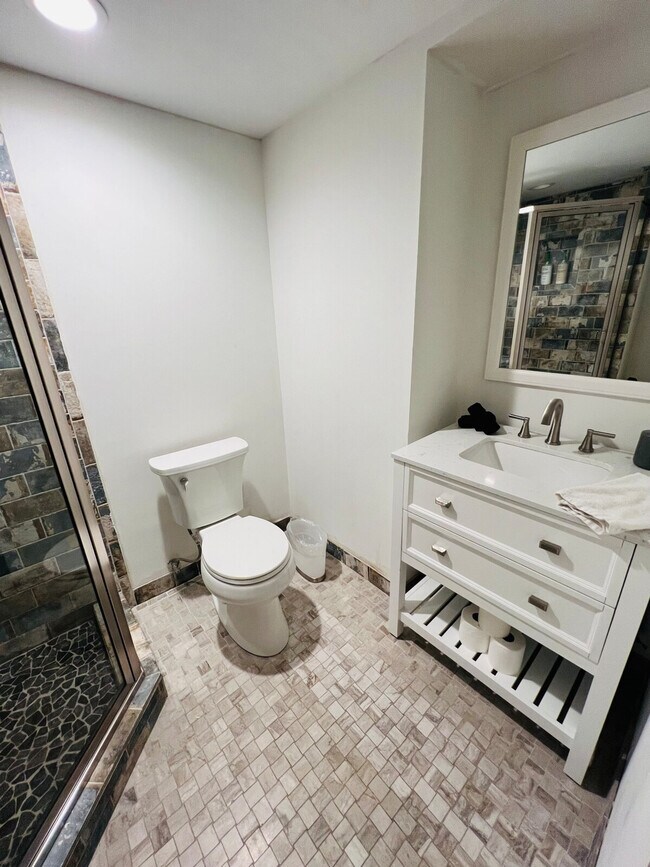 Building Photo - 3209 W Fairview Pl