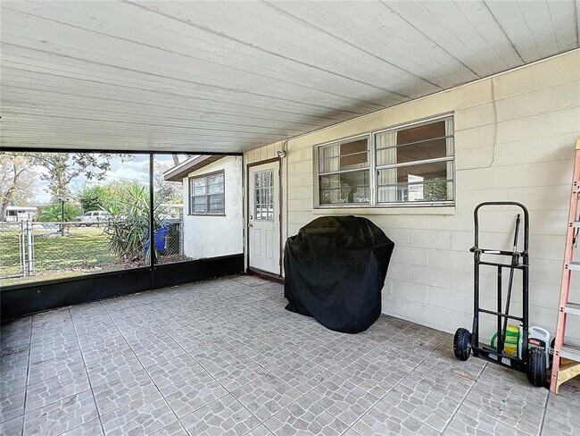 Building Photo - 1625 Crystal Ct W