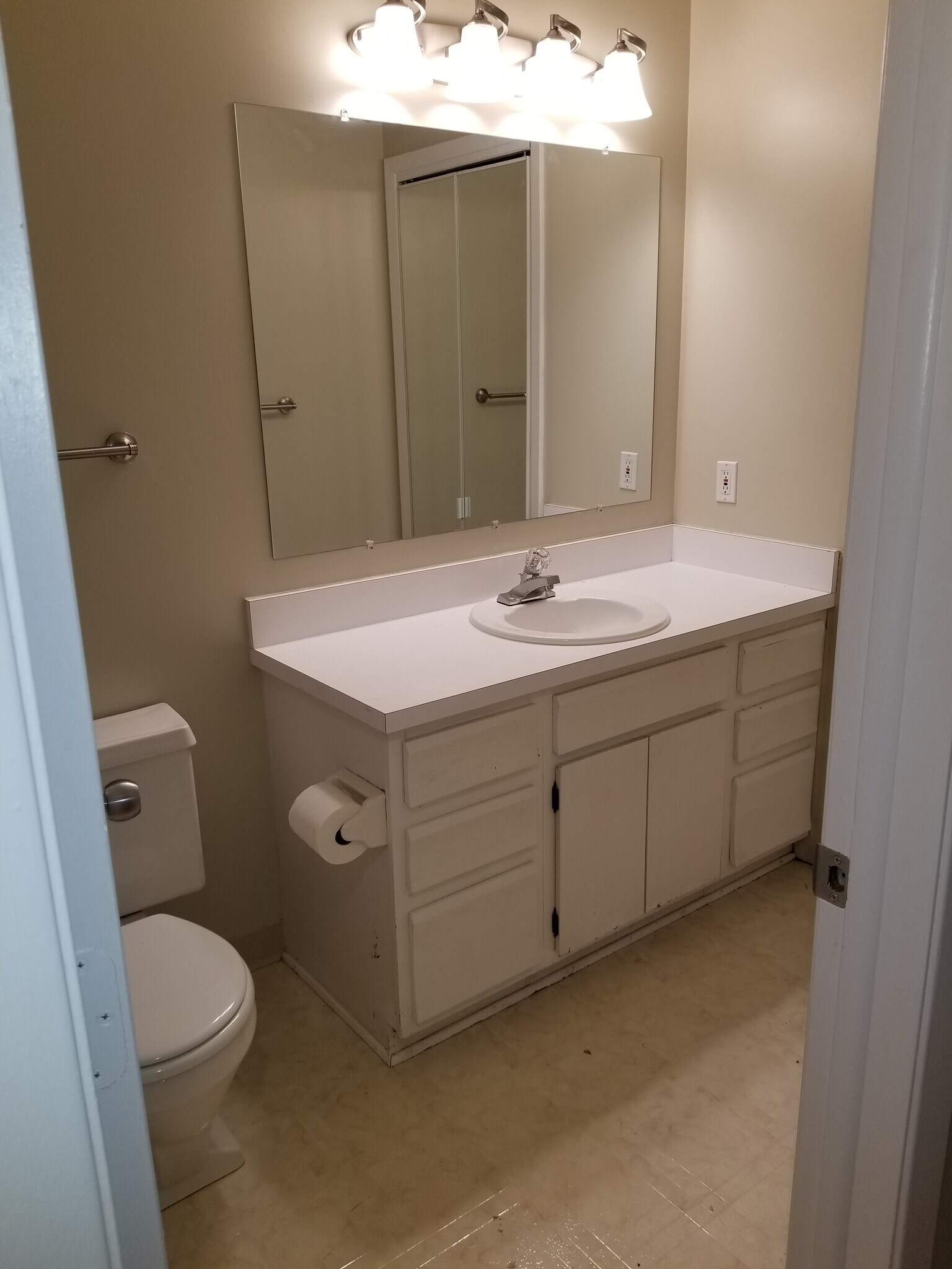 Upper bath - 14378 Sorrel Way