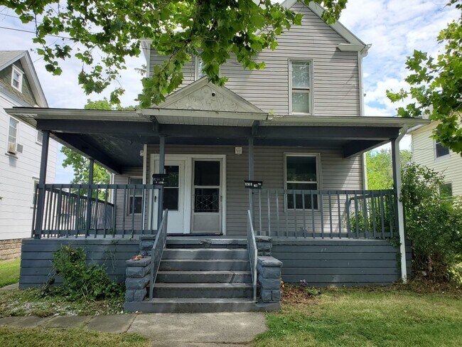 Building Photo - 1230 W 5th St