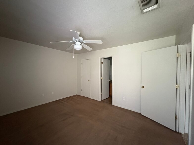 Building Photo - 330 S 40th St