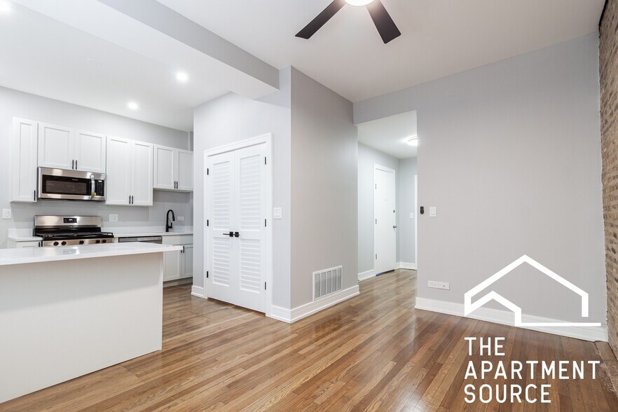 Building Photo - 3840 N Wilton Ave