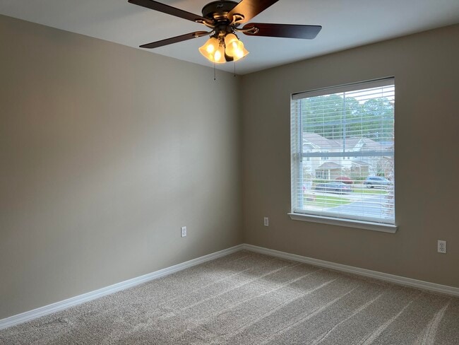 Building Photo - 8 Myrtle Oak Way