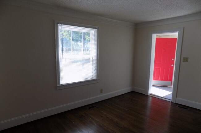 Building Photo - 1601 Pecan Ave