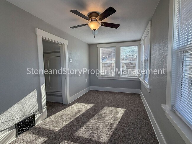 Building Photo - 2 bedroom 1 bath