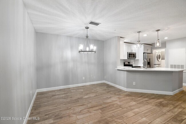 Building Photo - 7667 N Wickham Rd