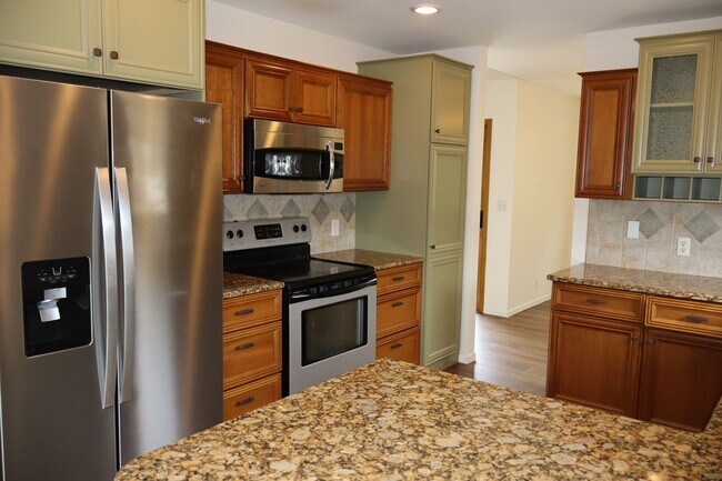 Building Photo - Beautiful 4 Bedroom Fort Collins Home