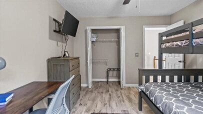 Building Photo - Charming 2-Bedroom, 2.5-Bathroom Townhome with Community Pool! Available TODAY!