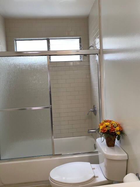 Building Photo - 911 N Harper Ave