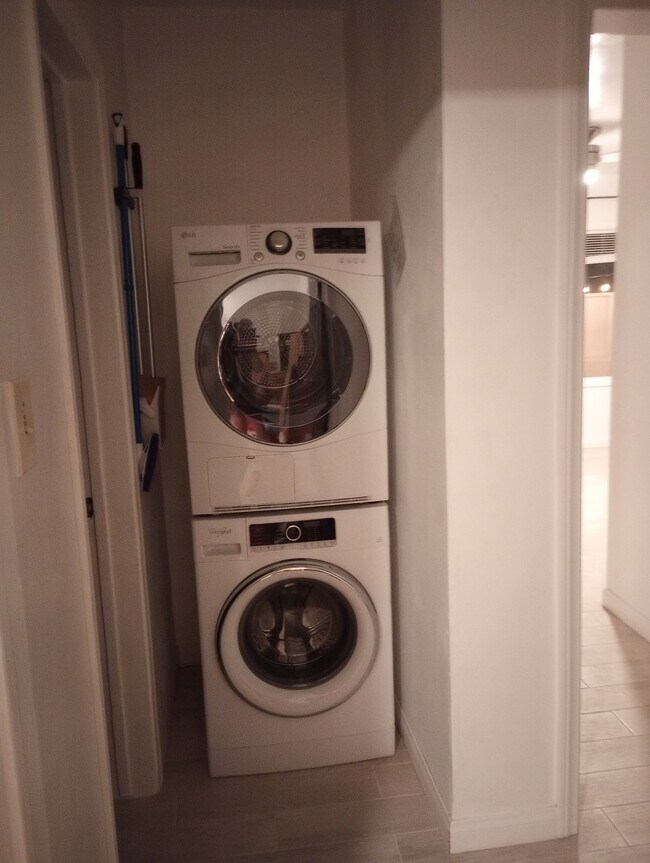 laundry - 4374 Overland Ave