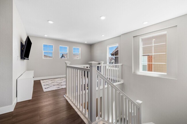 Building Photo - 3 bedroom, 3 bath home with 2 car garage