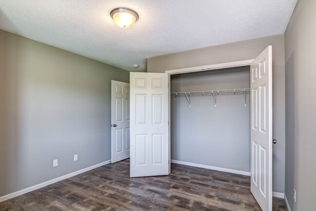 Building Photo - 2 Bedroom Town Home