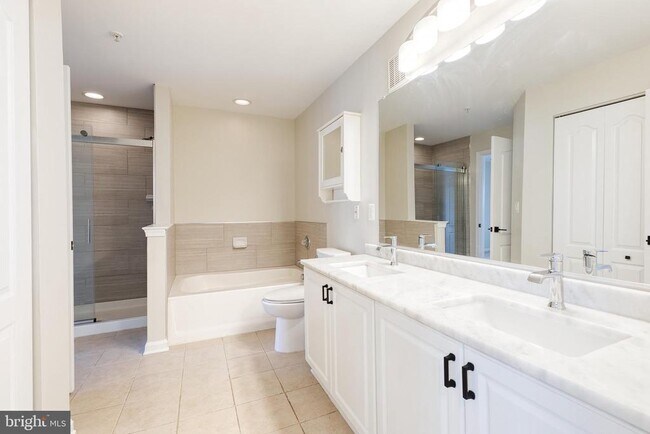 Building Photo - 400 Symphony Cir