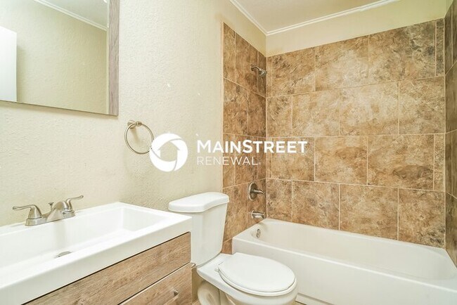 Building Photo - 3 Bedroom Pet-Friendly Home in Arlington, TX with Main Street Renewal