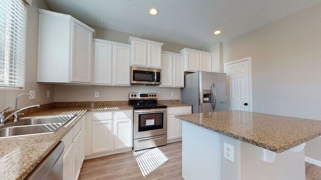 Building Photo - Very nice home in highly sought after location!