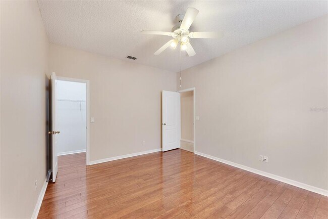 Building Photo - 207 Little Creek Ln