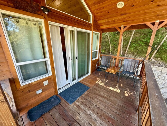 Building Photo - Short or long-term Furnished Private Cabin...