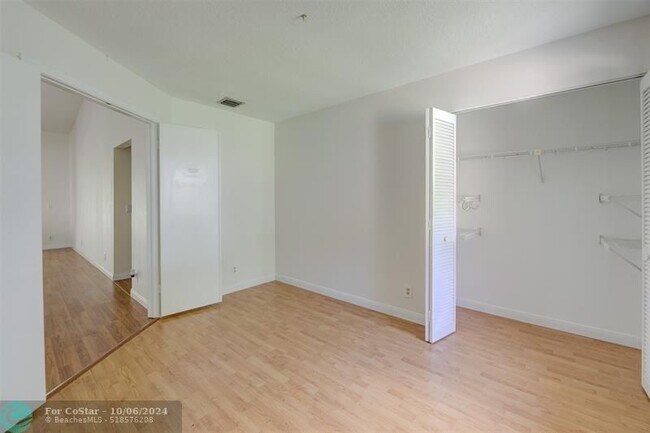 Building Photo - 9200 Chelsea Dr S