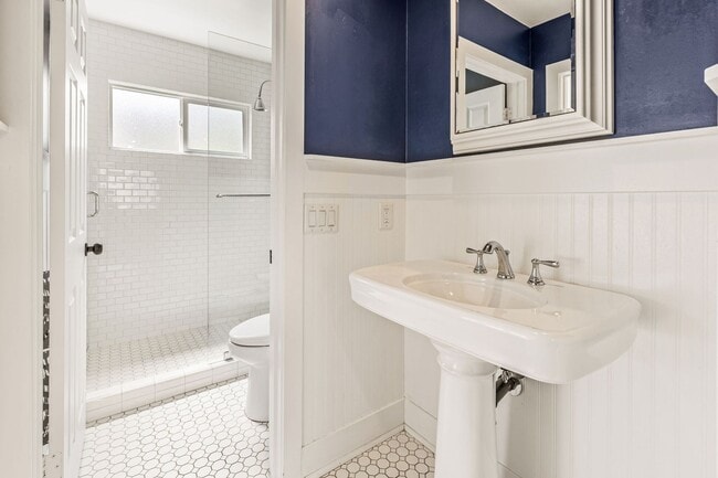 Building Photo - Spacious 3 Bed / 3 Bath Ocean Beach Townhome with Private Patio & Garage - Available NOW