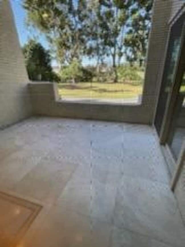 Building Photo - Impeccable end-unit La Mancha townhome in Mission Viejo