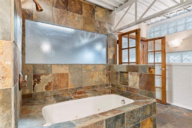 Building Photo - 306 S Walton St