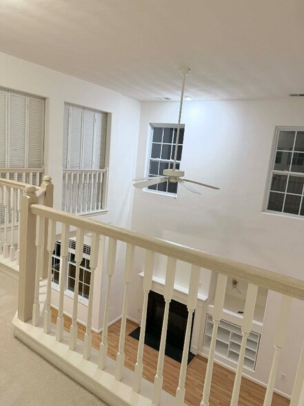 Building Photo - 5425 Port Royal Dr