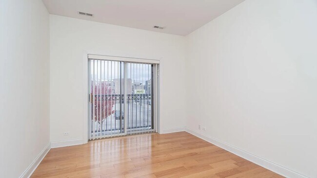 Building Photo - 2352 W Byron St