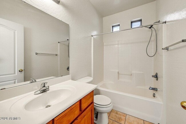 Building Photo - 2600 E Springfield Pl