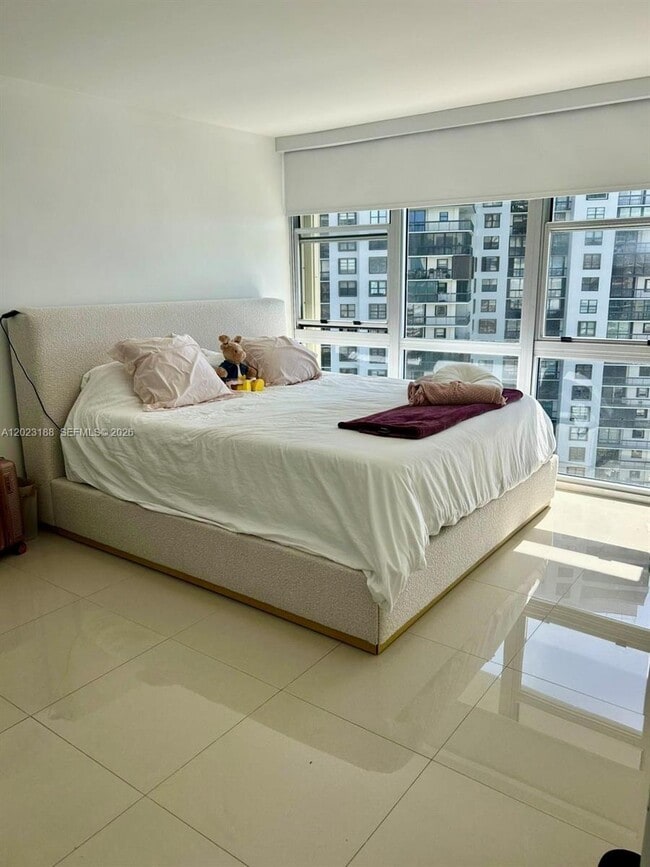 Building Photo - 2451 Brickell Ave