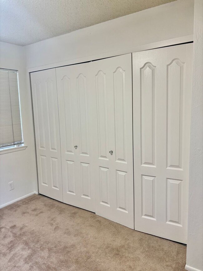 Building Photo - Bright & Airy 3-Bedroom Condo in Prime Moraga Location!