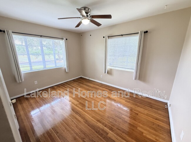 Building Photo - 3115 Buckingham Ave